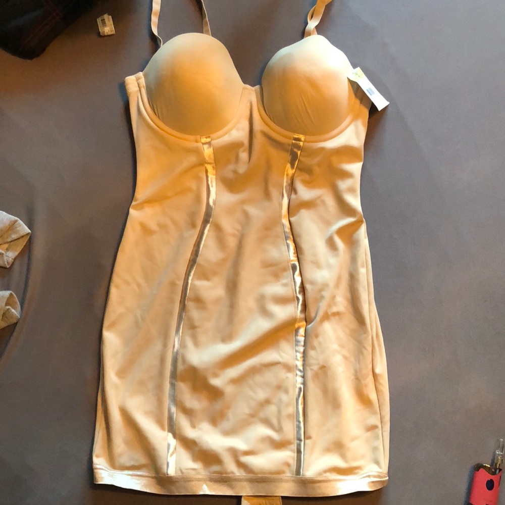 Maidenform body shaper size 38B